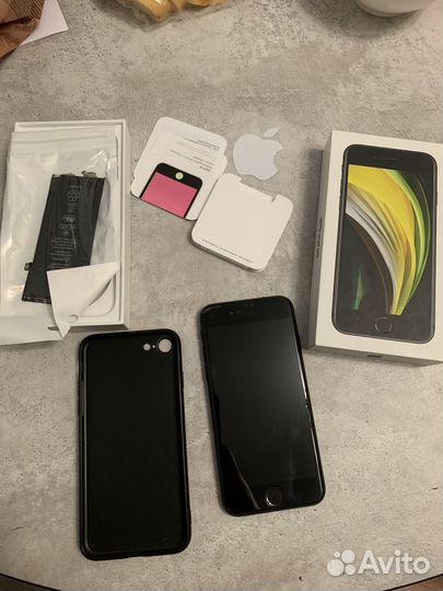 Телефон iPhone se 2020 128
