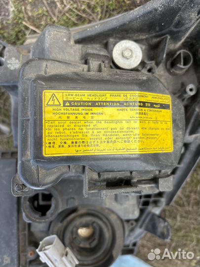 Фары на toyota avensis 2009 год