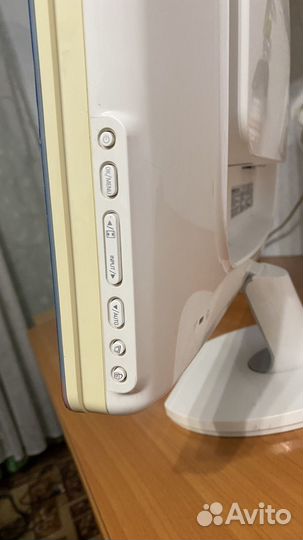 Монитор Philips 22