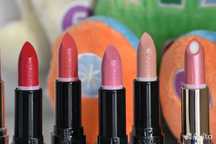 Косметика от компании avon,помады в наличии