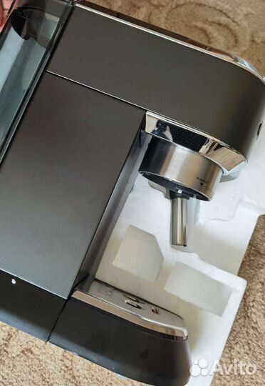 Кофеварка Delonghi dedica