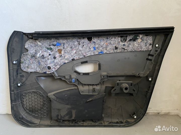 Обшивка передней левой двери а/м nissan almera