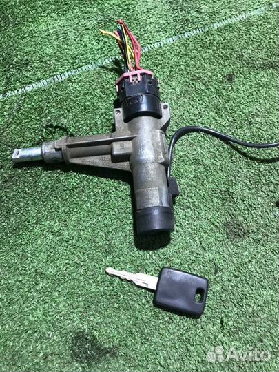 Замок багажника Audi A6 Avante C4 ABC 2.6 1996