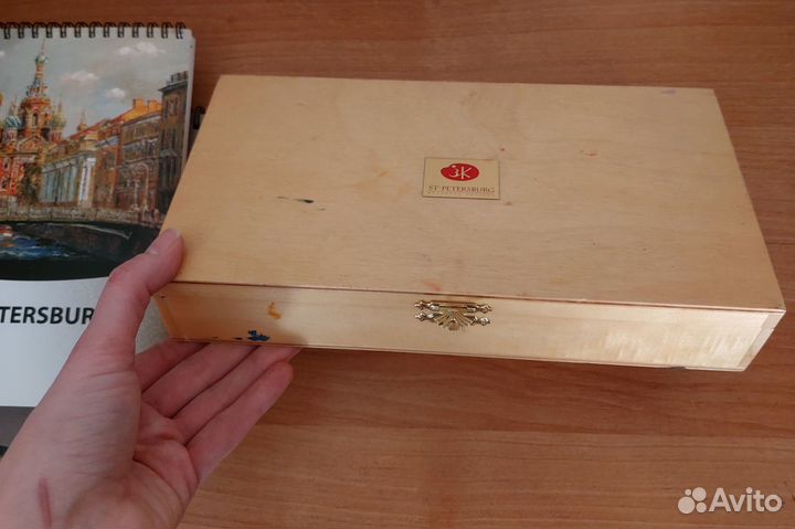 Худож. материалы: масло, карандаши, пастель,кисти