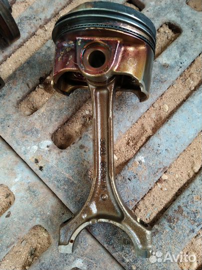 Коленвал с поршнями gelly Emgrand X7 2.0