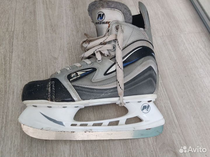 Коньки хоккейные 42