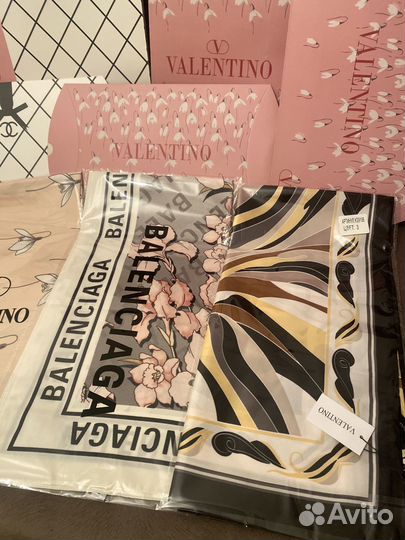 Платок шелковый на подарок женский