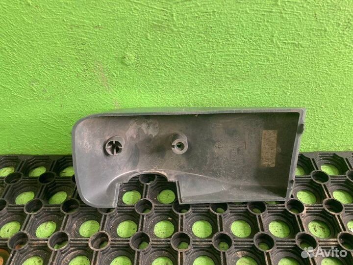 Крышка крепления кронштейна зеркала MAN TGA
