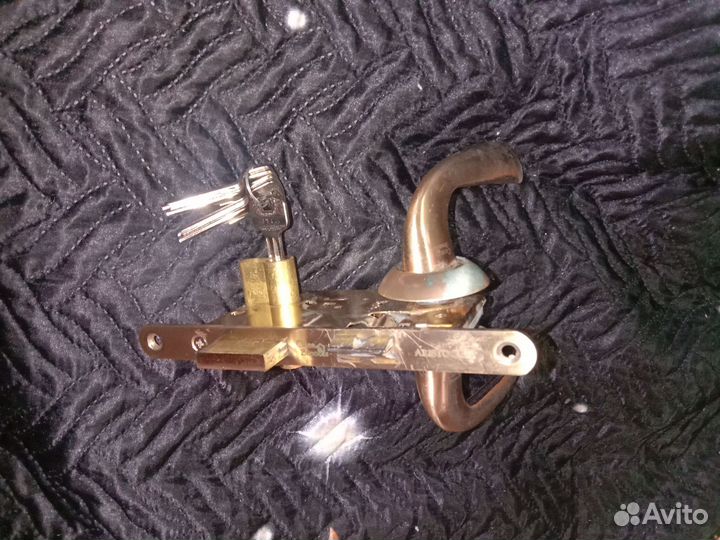 Замок врезной с ручкой