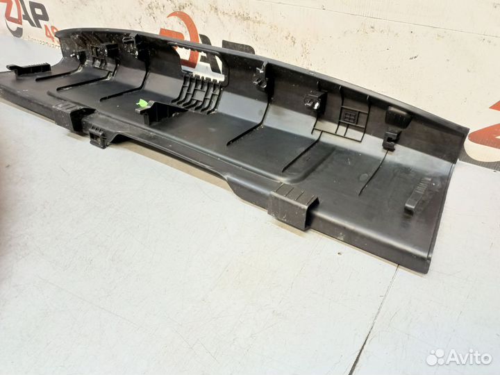 Renault Fluence накладка задней панели