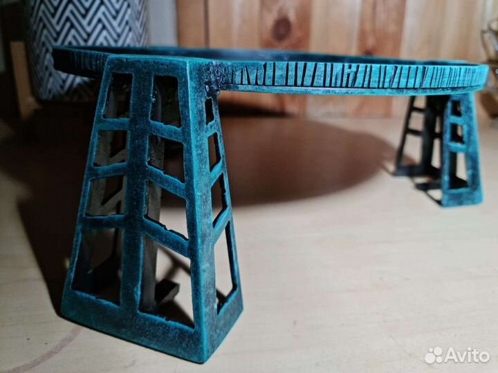 Подставка под цветы металлическая