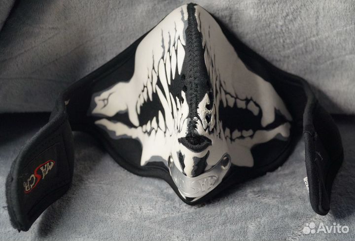 Маска маскарадная