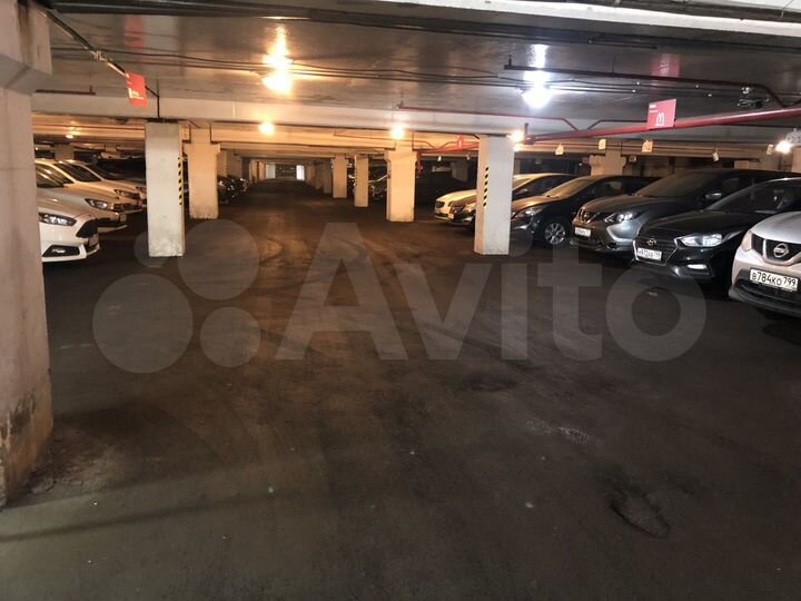 Машиноместо, > 30 м²