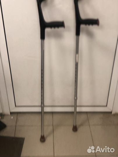Костыли с опорой под локоть
