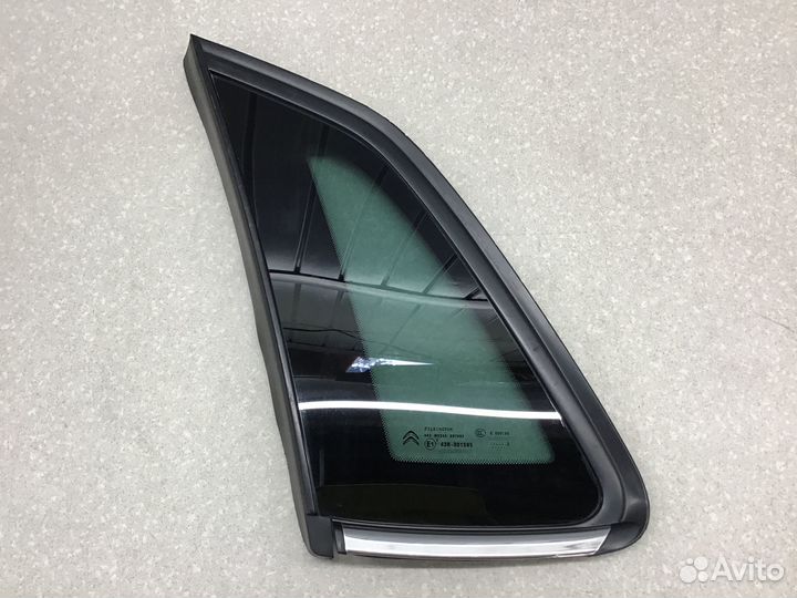 Стекло кузовное глухое левое Citroen C4 II 2011