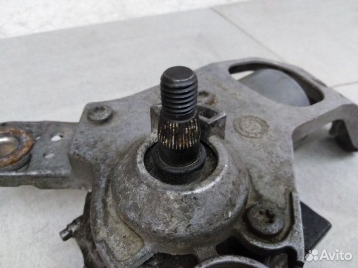 Моторчик стеклоочистителя передний