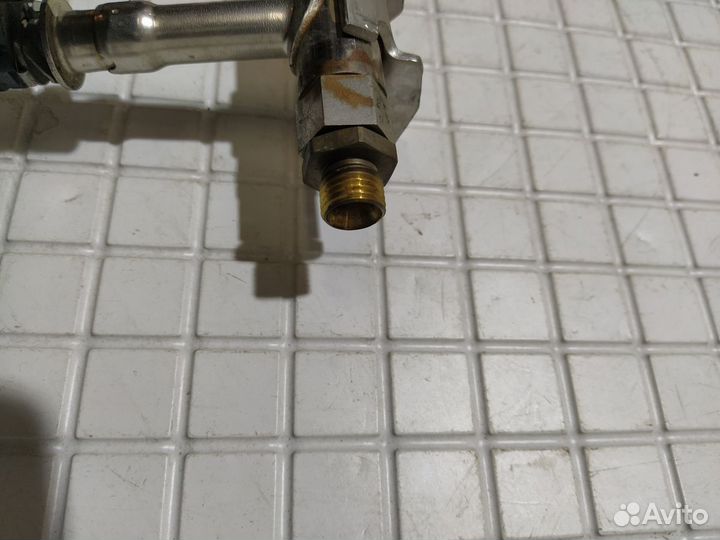 Топливная рампа с форсунками Volkswagen Golf 1.2