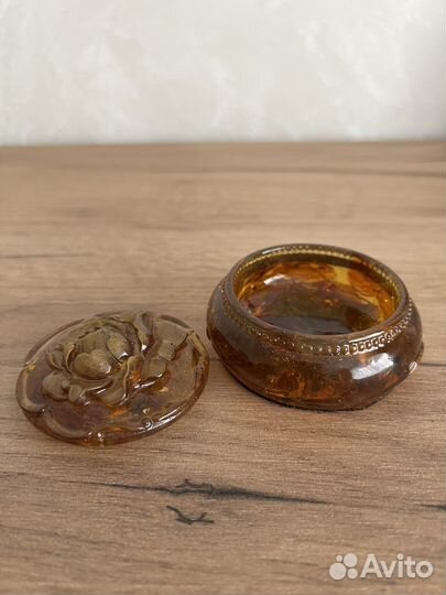 Подделки из янтаря