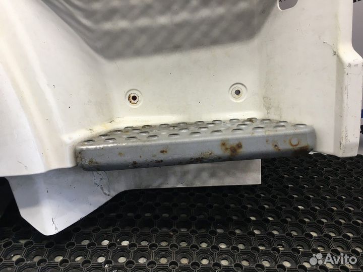 Корпус подножек правый Man TGX