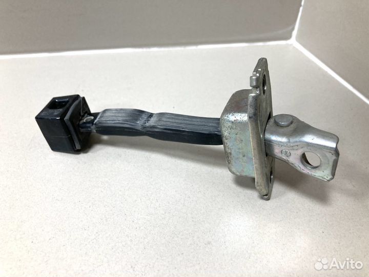 Ограничитель задней двери Mitsubishi 5732A066