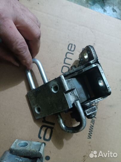 Петли задней правой двери Volkswagen Passat B5+