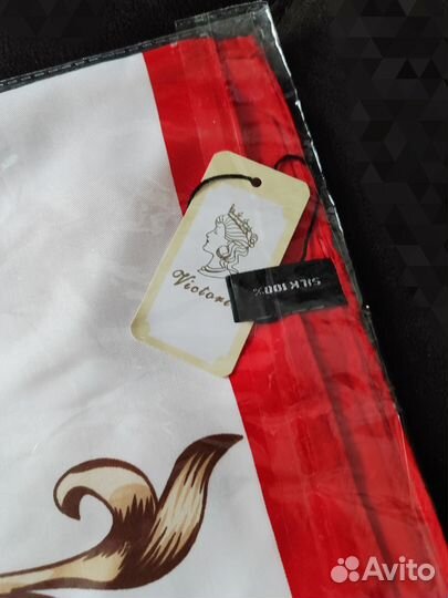 Платок новый с лилиями