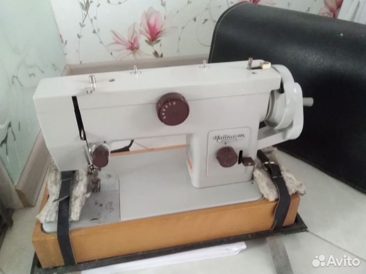 Швейная машина Чайка 134