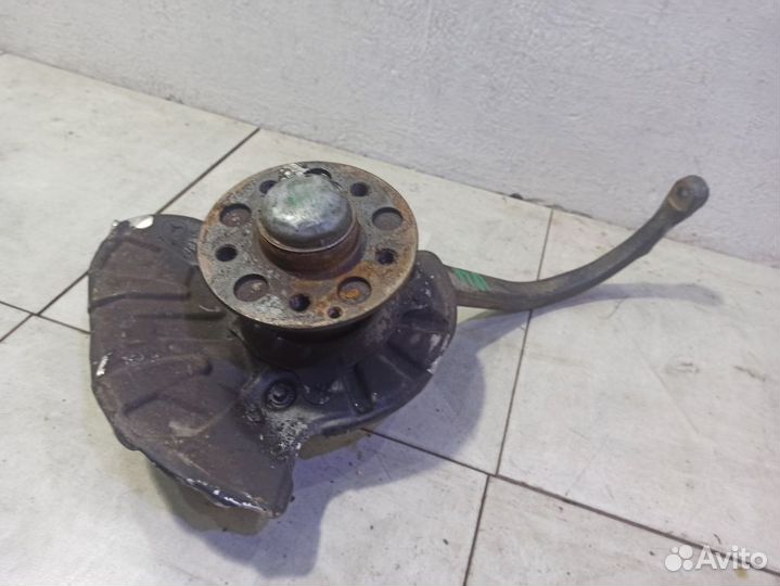 Кулак передний правый A2203303820