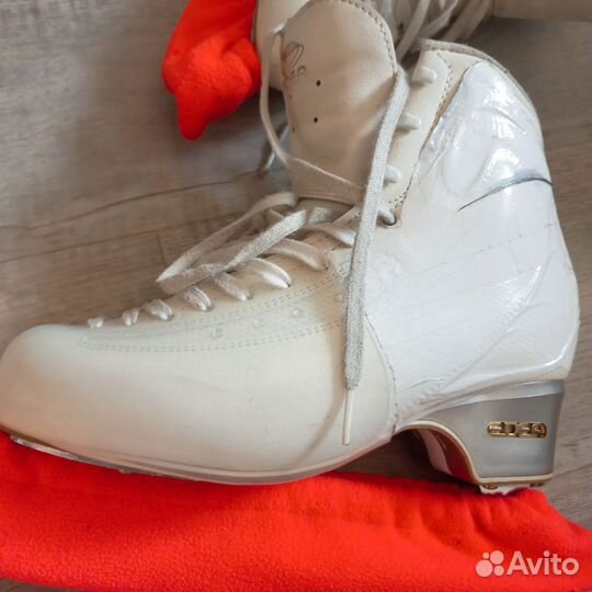 Коньки фигурные Edea 255 лезвие John Wilson