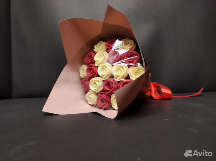 Розы из Белого Шоколада - 19 шт в Букете