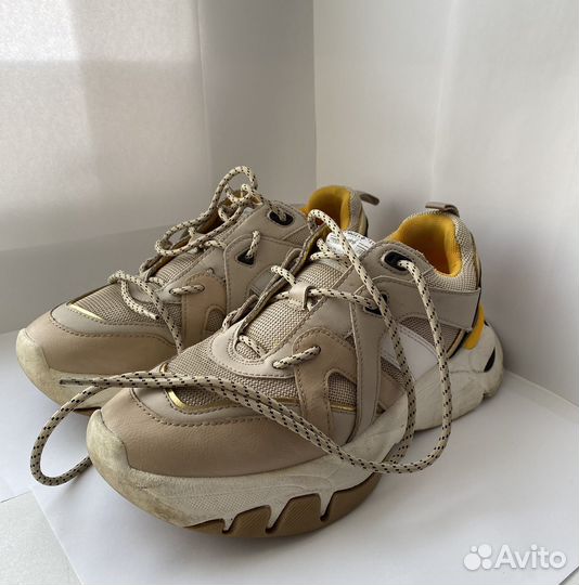 Кроссовки женские