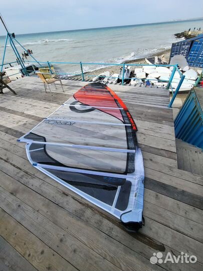 Парус для виндсерфинга 7.7