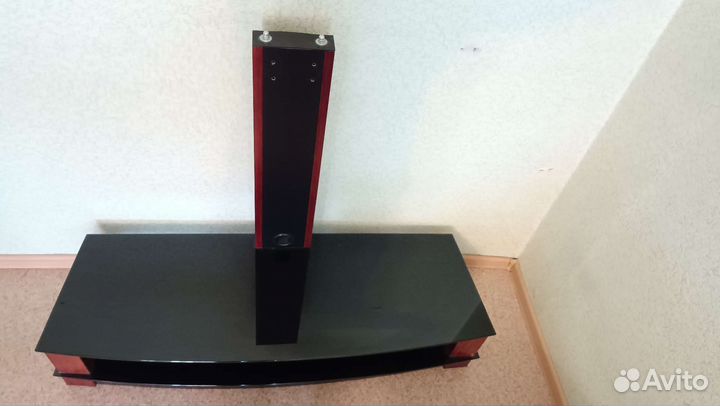 Стеклянная подставка под телевизор