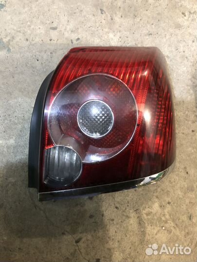 Задние фонари Toyota Avensis