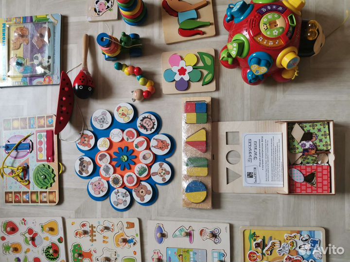 Развивающие игрушки для малышей пакетом