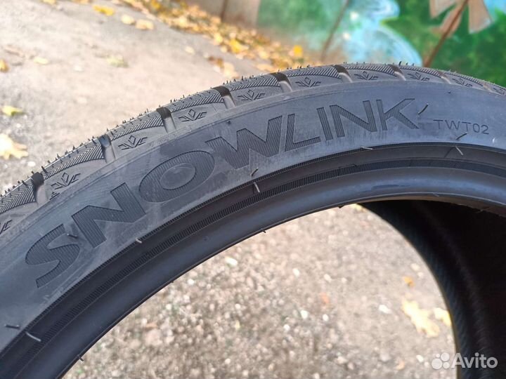 Triangle PL02 255/35 R20 97W