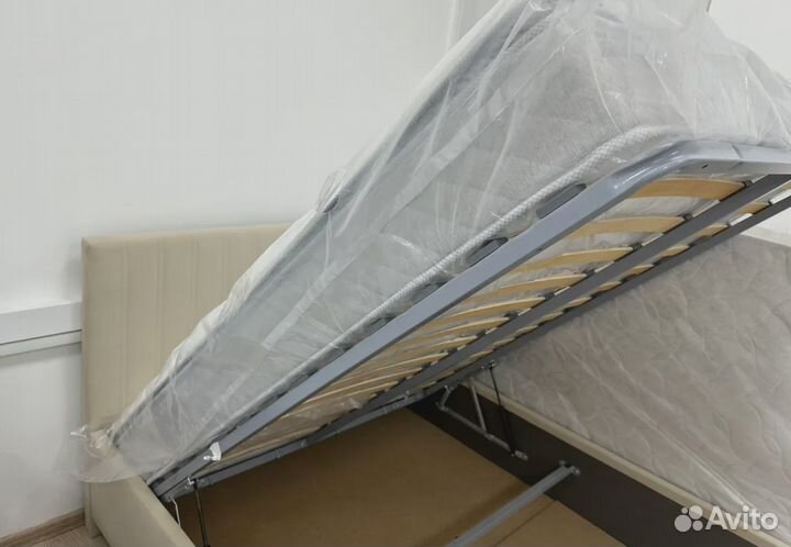 Матрас эластичная пена пружинный