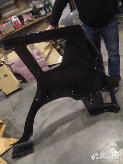 Заднее правое крыло Toyota RAV 4