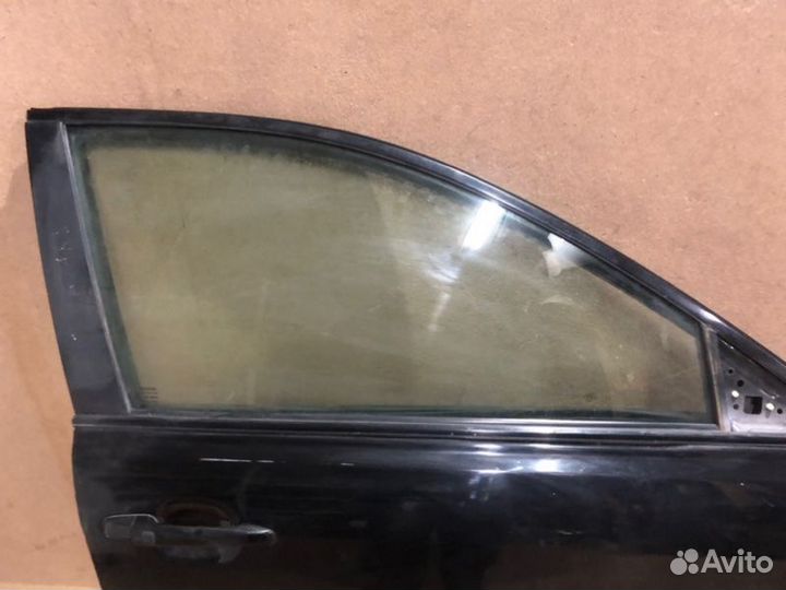 Стекло двери переднее правое Toyota Camry 40
