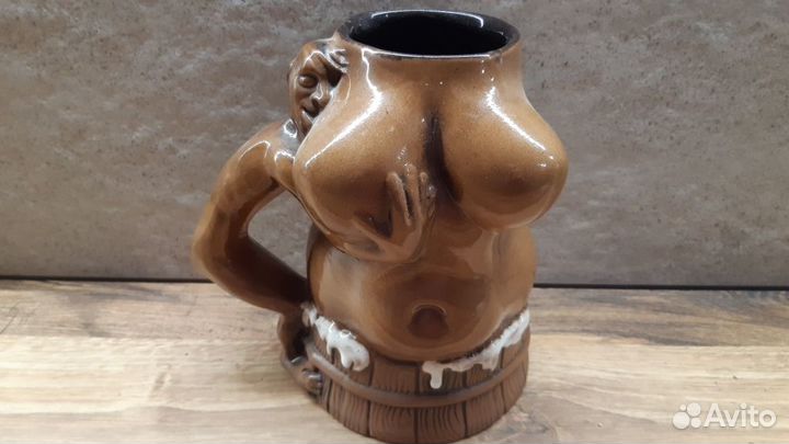 Кружка пивная сувенирная с бабой, новая