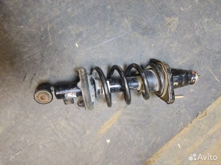 Стойка амортизатора задняя правая Honda Cr-V 3