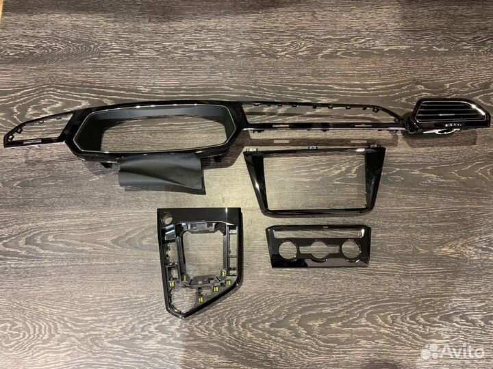 Декор торпеды high line VW tiguan ll