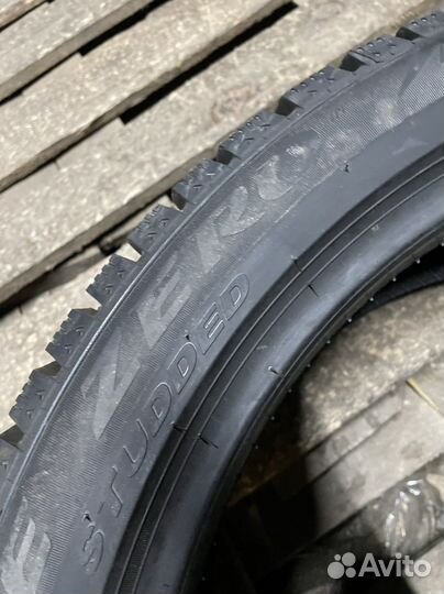 Pirelli Ice Zero 245/40 R20 99T