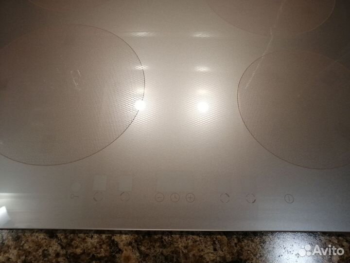 Индукционная варочная панель Hansa