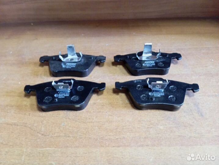 Колодки тормозные передние Volvo Xc90 2002 - 2014