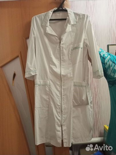 Два медицинских халата