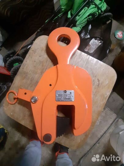 Захват вертикальный 2т лист 0-25 мм