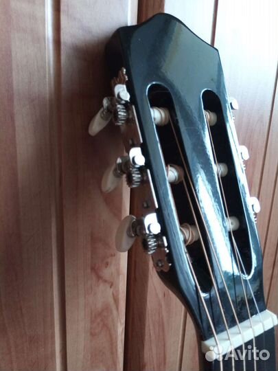 Акустическая гитара