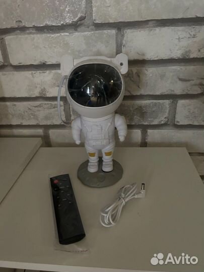 Космонавт Проектор