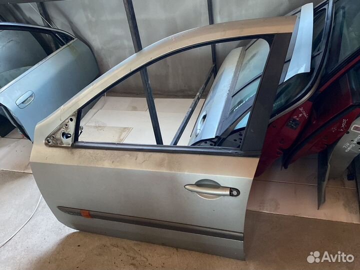 Рено Лагуна 2 передняя левая дверь